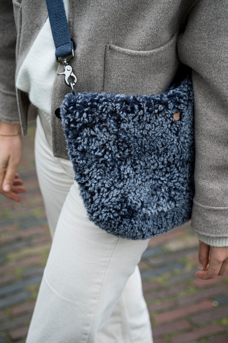 kywie pouch blue reverse
