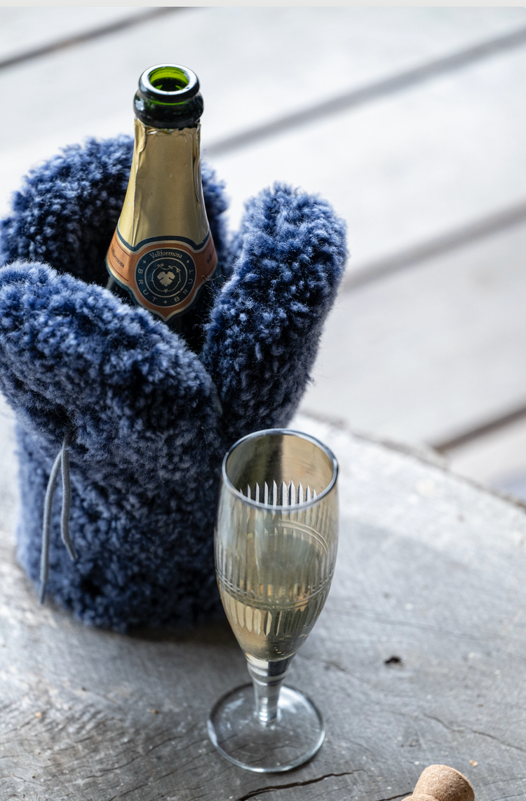 kywie champagne blue curly